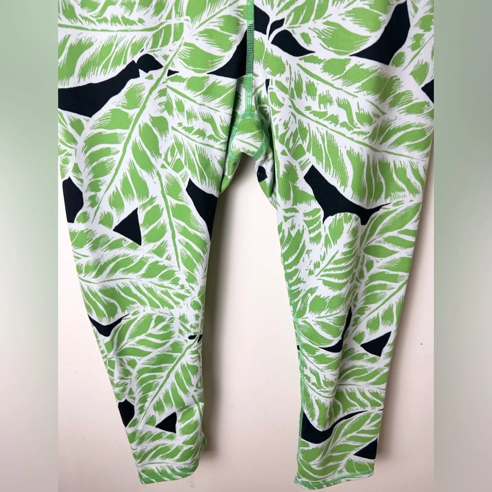 ALO Yoga Leggings Women's M High‎ Waist Capri Green Palm Springs Athletic Gym